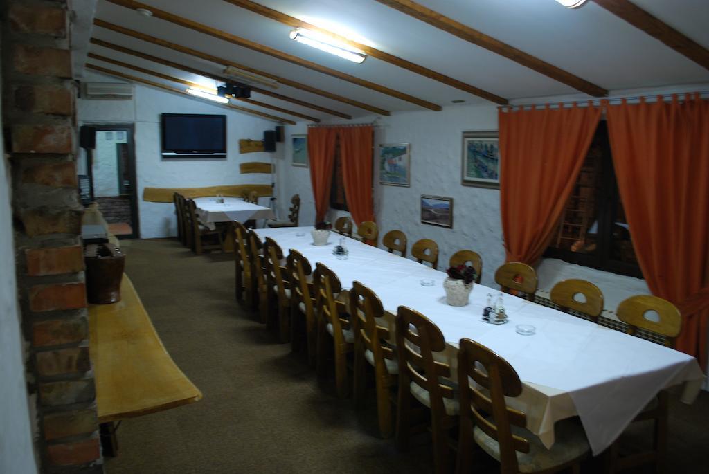 Motel Kiwi Grude Экстерьер фото